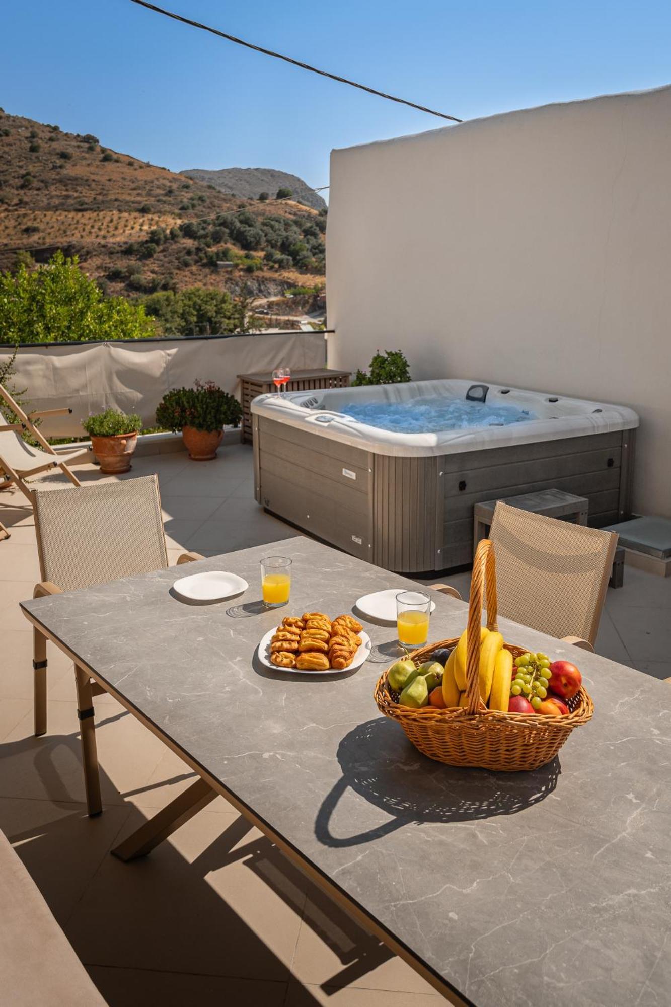 Villa Casa Kastella, Private Jacuzzi & Bbq Facilities! à Angouselianá Extérieur photo