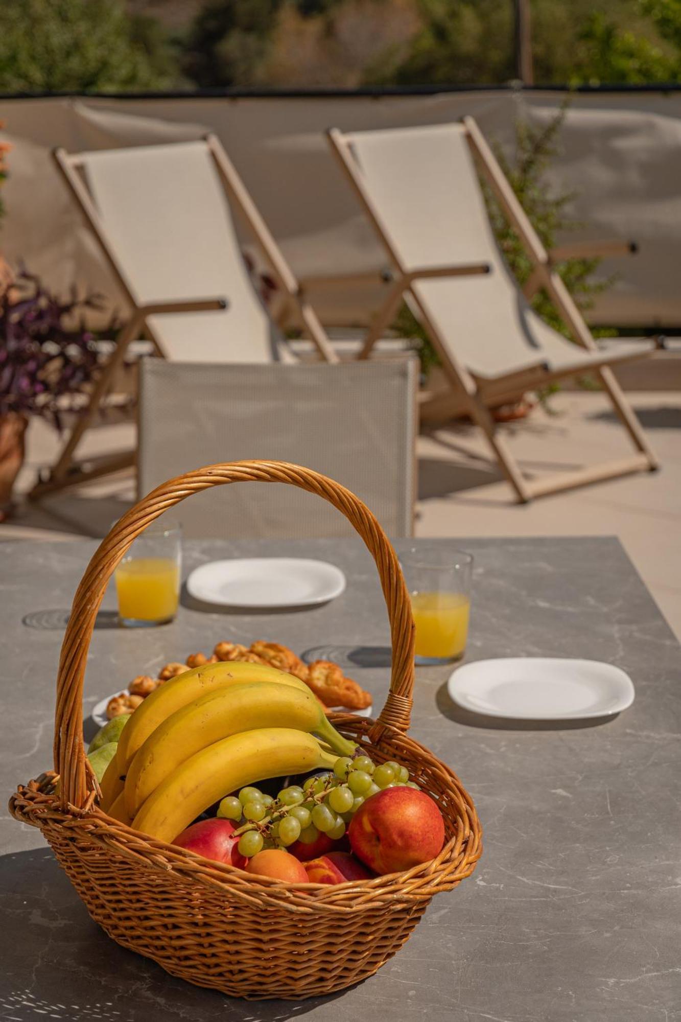 Villa Casa Kastella, Private Jacuzzi & Bbq Facilities! à Angouselianá Extérieur photo